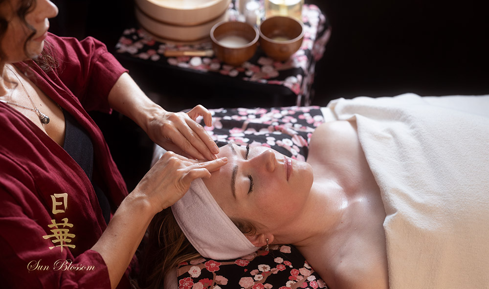Japanese Facial Massage Therapist