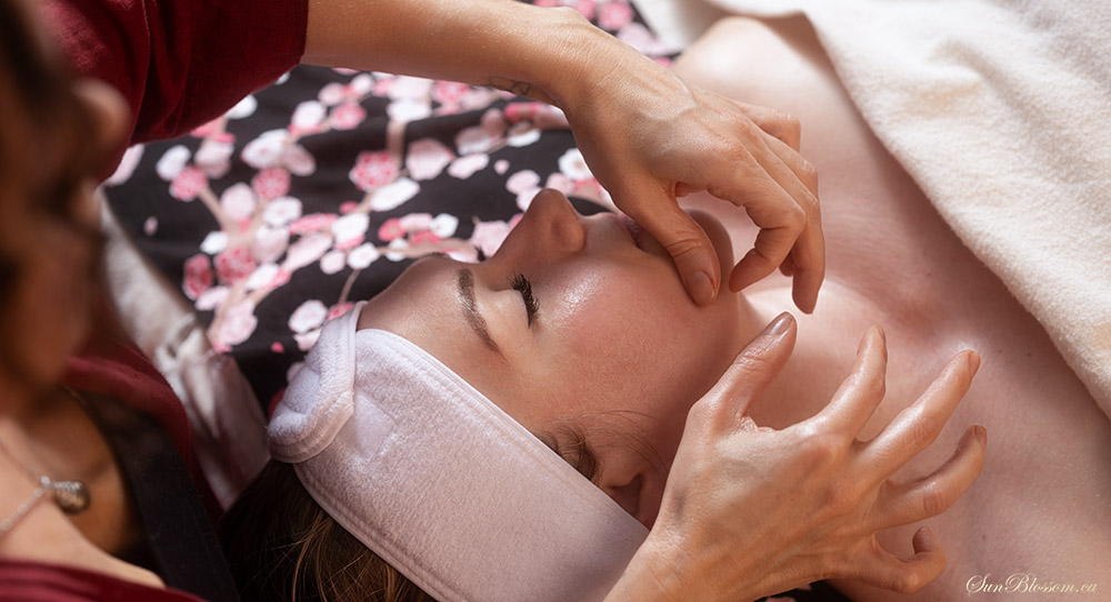 Japanese Facial Massage Therapist